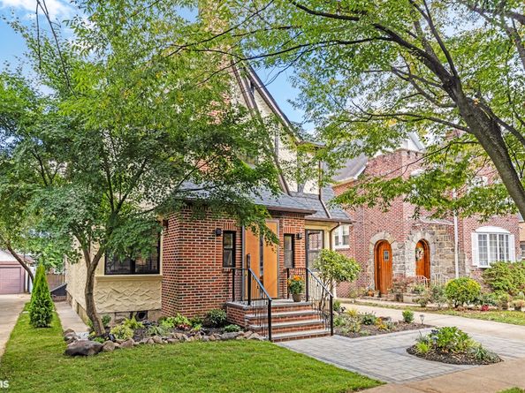 85-15 Wareham Place, Queens NY 00000