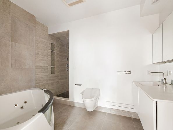 521 West 47th Street PHD, New York NY 10036