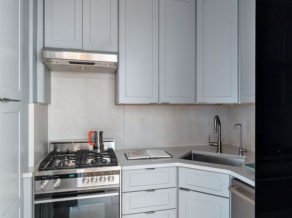 245 East 24th Street 12F, New York NY 10010