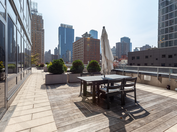 247 West 46th Street 3104, New York NY 10036