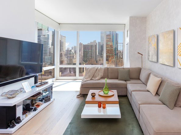 247 West 46th Street 3104, New York NY 10036