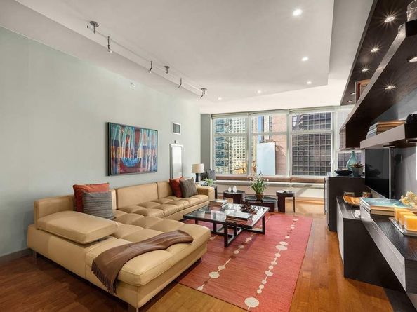 1600 Broadway 18C, New York NY 10019