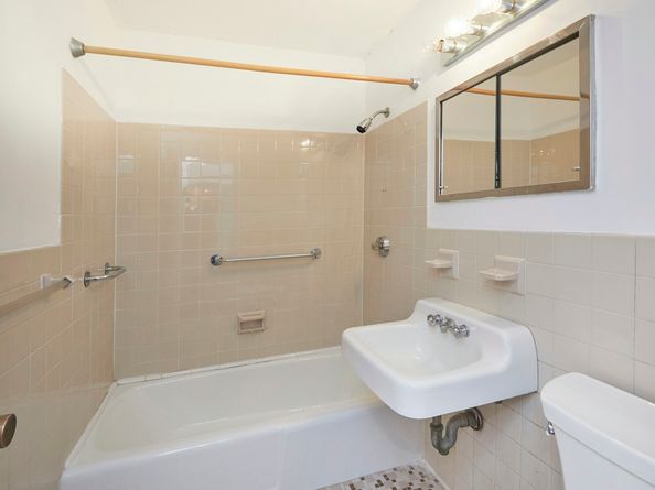 75 Henry Street 8C, Brooklyn NY 11201