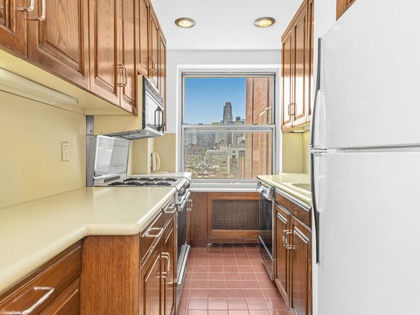 215 East 79th Street 12B, New York NY 10075
