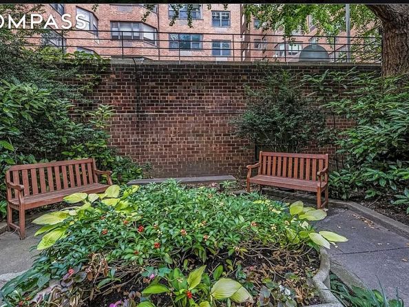440 East 56th Street 8C, New York NY 10022