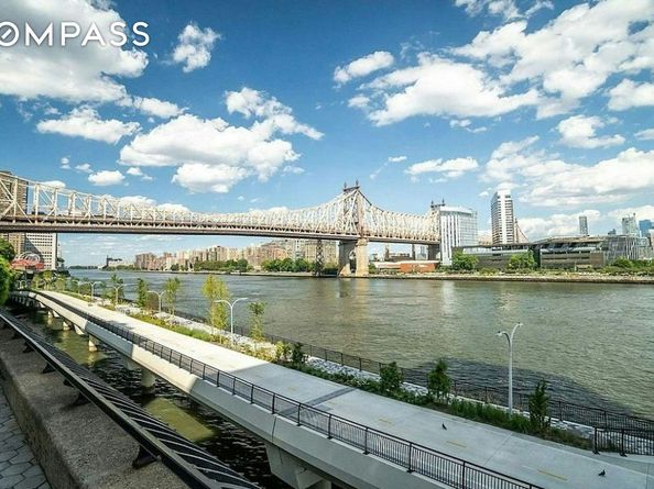 440 East 56th Street 8C, New York NY 10022