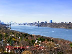 5700 Arlington Avenue 21R, Bronx NY 10471