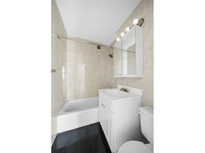 118-17 Union Turnpike 21K, Queens NY 11375