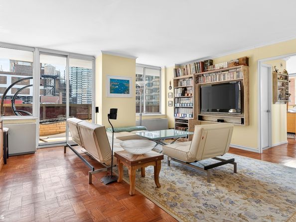 311 East 38th Street 11B, New York NY 10016