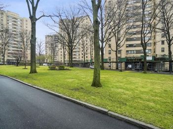 8 Fordham Hill Oval