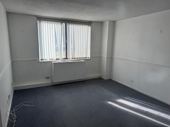 1 bay club Drive drive 1U, Bayside NY 11360