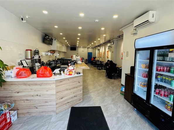 231 Jericho Tpke, New Hyde Park NY 11040