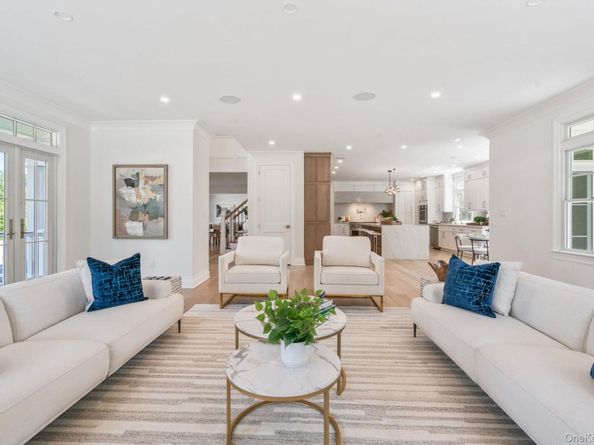 10 Threepence Drive, Melville NY 11747