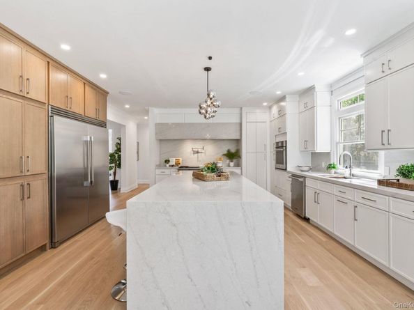 10 Threepence Drive, Melville NY 11747