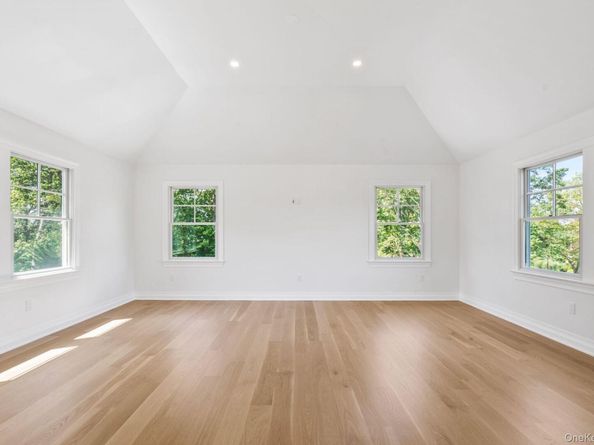 10 Threepence Drive, Melville NY 11747