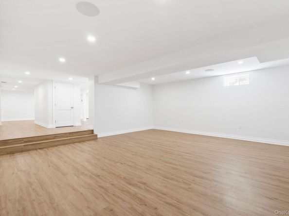 10 Threepence Drive, Melville NY 11747