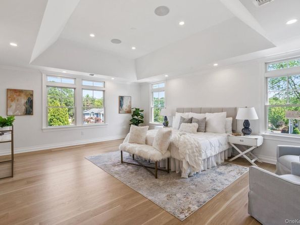 10 Threepence Drive, Melville NY 11747