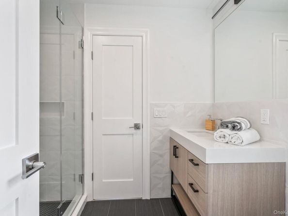 10 Threepence Drive, Melville NY 11747