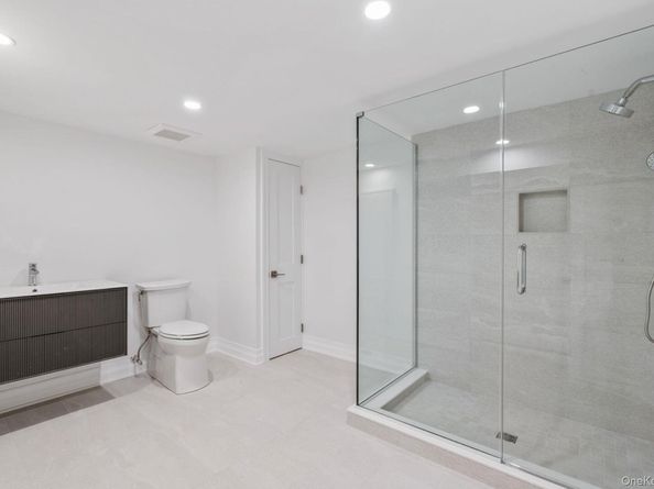 10 Threepence Drive, Melville NY 11747