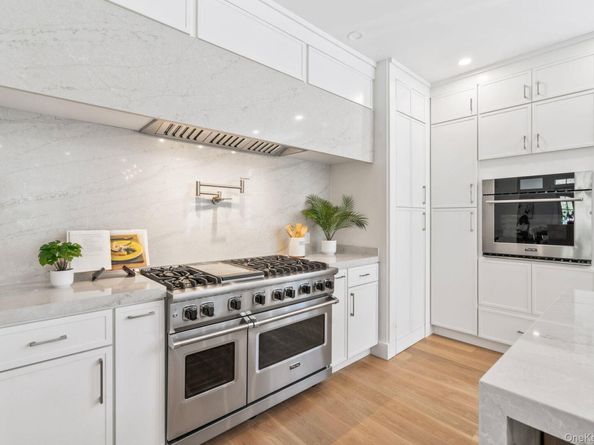 10 Threepence Drive, Melville NY 11747