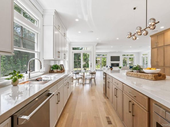 10 Threepence Drive, Melville NY 11747