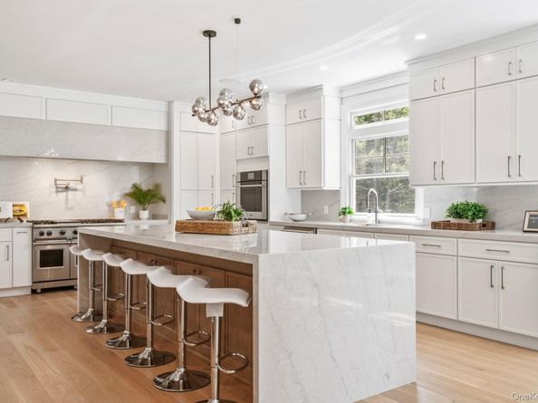 10 Threepence Drive, Melville NY 11747