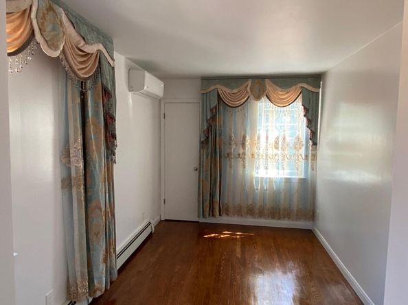 10 Mechanic Street, Glen Cove NY 11542