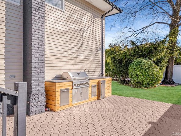 2810 Wynsum Avenue, Merrick NY 11566