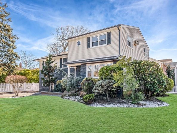 2810 Wynsum Avenue, Merrick NY 11566