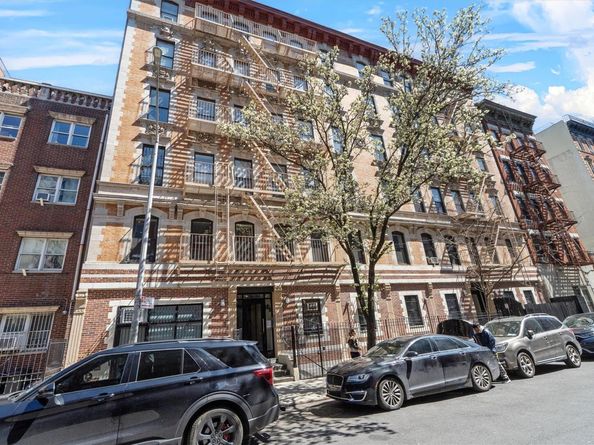 178 E 2 1B, New York (Manhattan) NY 10009