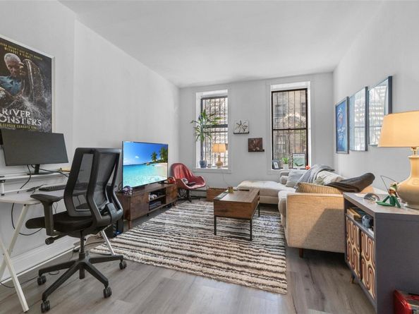 178 E 2 1B, New York (Manhattan) NY 10009