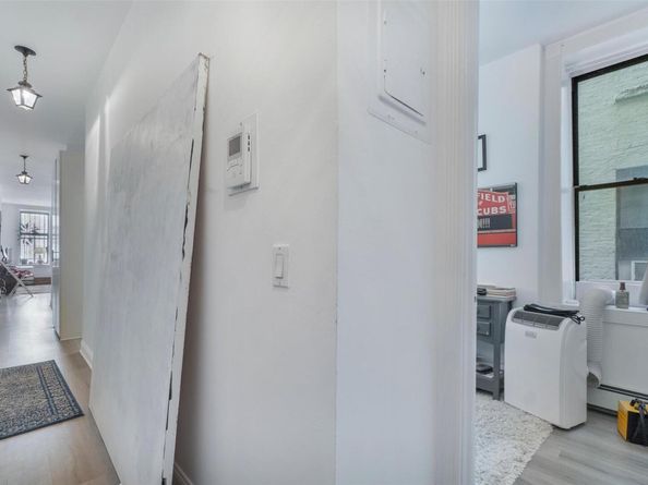 178 E 2 1B, New York (Manhattan) NY 10009