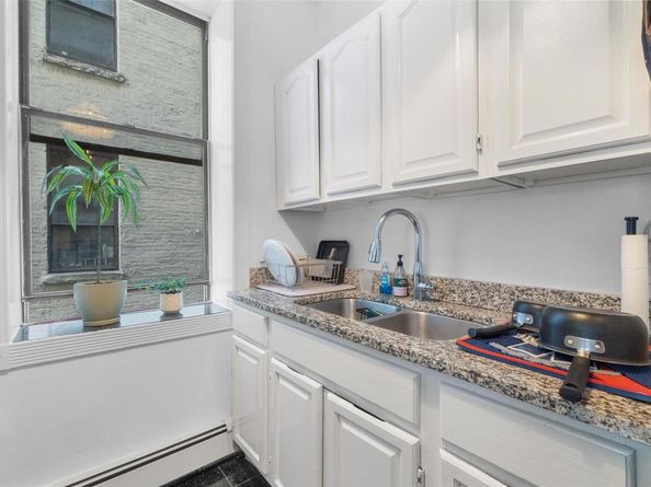 178 E 2 1B, New York (Manhattan) NY 10009