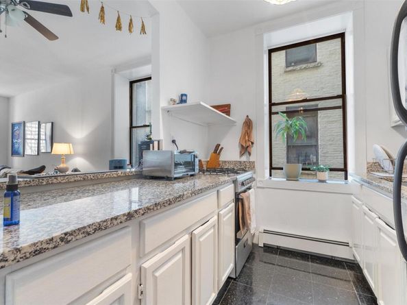 178 E 2 1B, New York (Manhattan) NY 10009