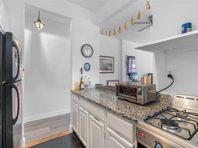 178 E 2 1B, New York (Manhattan) NY 10009