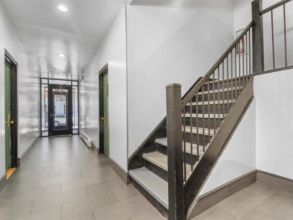 178 E 2 1B, New York (Manhattan) NY 10009
