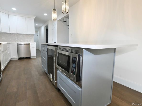 2 Little Hill Road, East Setauket NY 11733