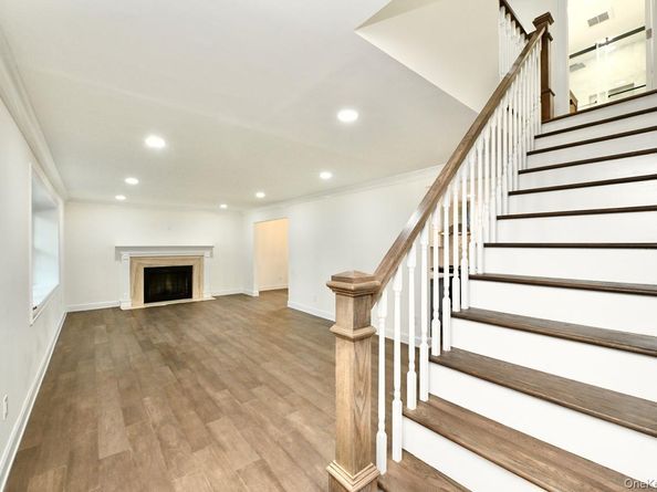 2 Little Hill Road, East Setauket NY 11733