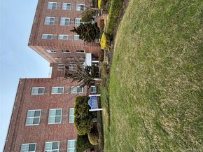 194 Smith Street 3P, Freeport NY 11520