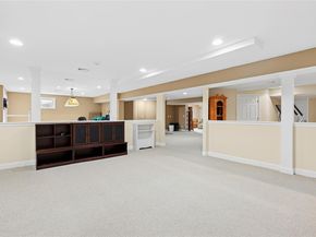 1 Seasons Lane, Southampton NY 11968