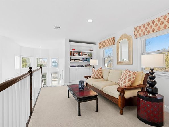 1 Seasons Lane, Southampton NY 11968