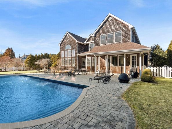 1 Seasons Lane, Southampton NY 11968