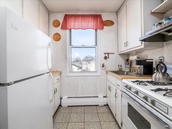 75 Noble Street 219, Lynbrook NY 11563