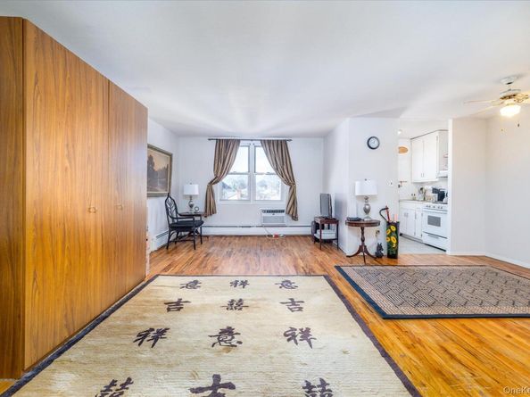 75 Noble Street 219, Lynbrook NY 11563
