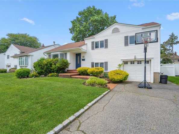 58 Circle Drive, Syosset NY 11791