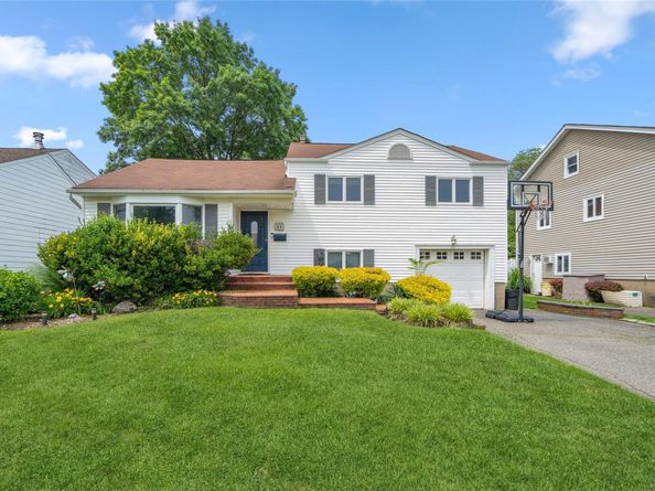 58 Circle Drive, Syosset NY 11791