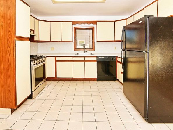 467 Carlls Path Path, Deer Park NY 11729