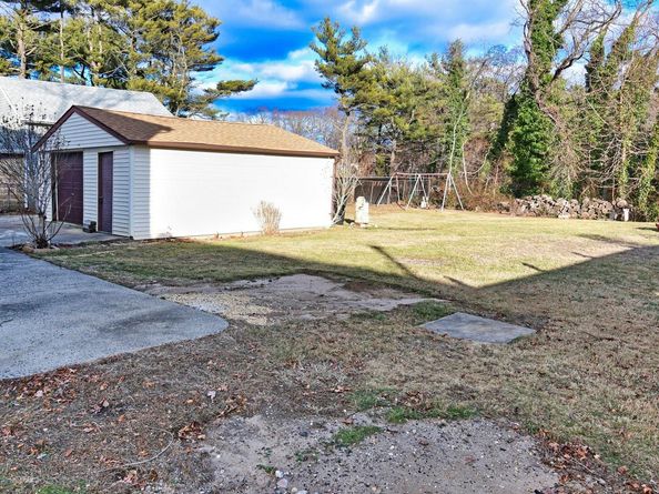467 Carlls Path Path, Deer Park NY 11729