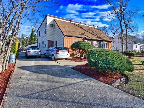 467 Carlls Path Path, Deer Park NY 11729