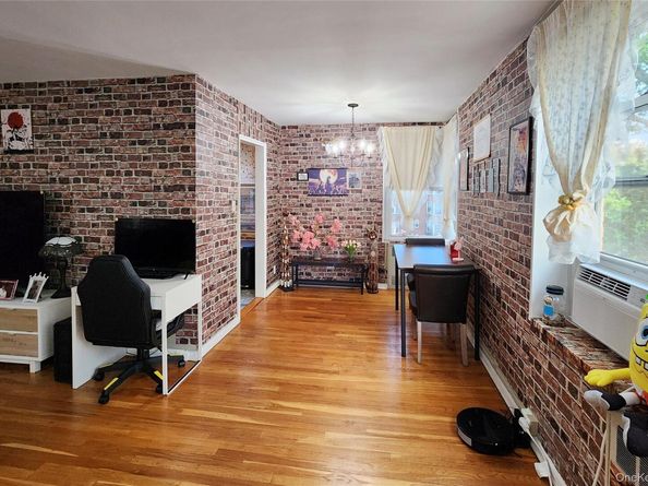 209-20 18th Ave 5E, Bayside NY 11360